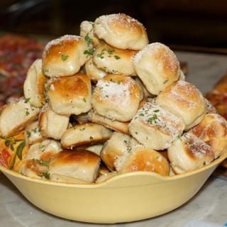 Garlic Knots with Sauce